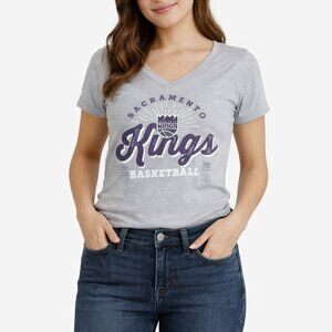 Sacramento Kings Womens Size Medium Purple Grey NBA Short Sleeved Shirt
